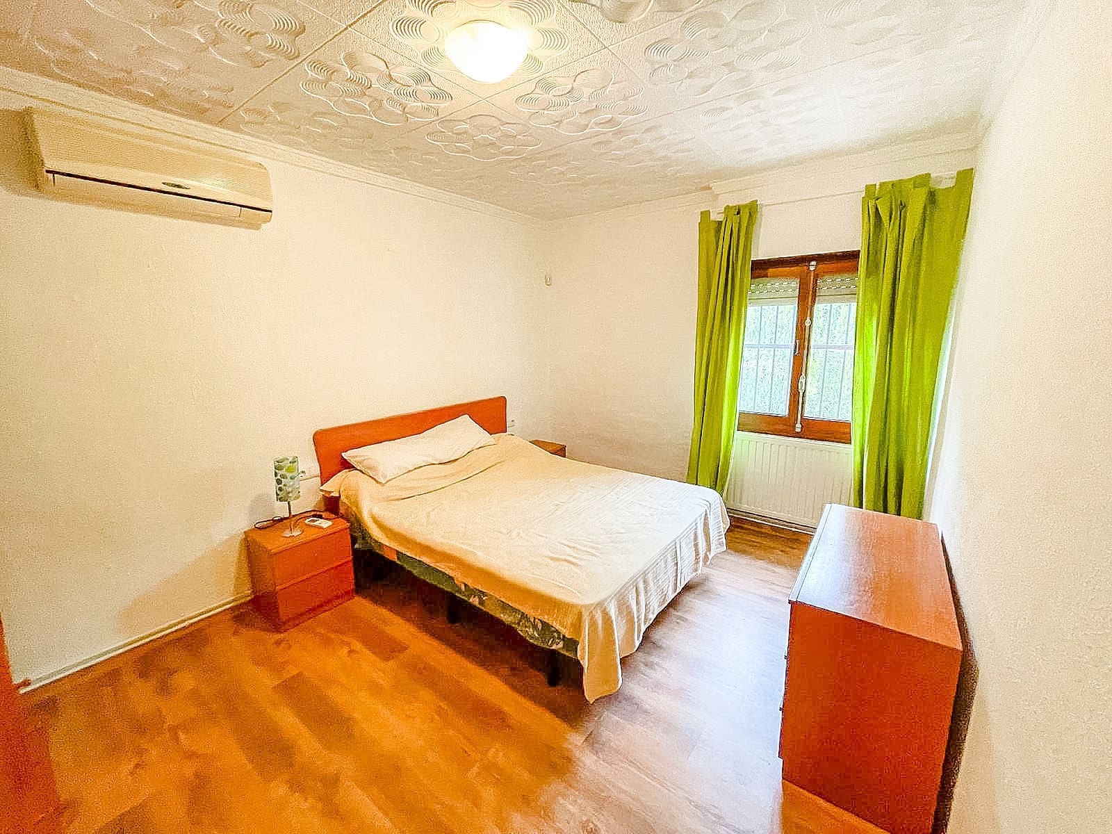 4 makuuhuone Huvila myytävänä paikassa Tibi mukana uima-altaan 
autotalli - 220 000 € (Ref: 9604590)