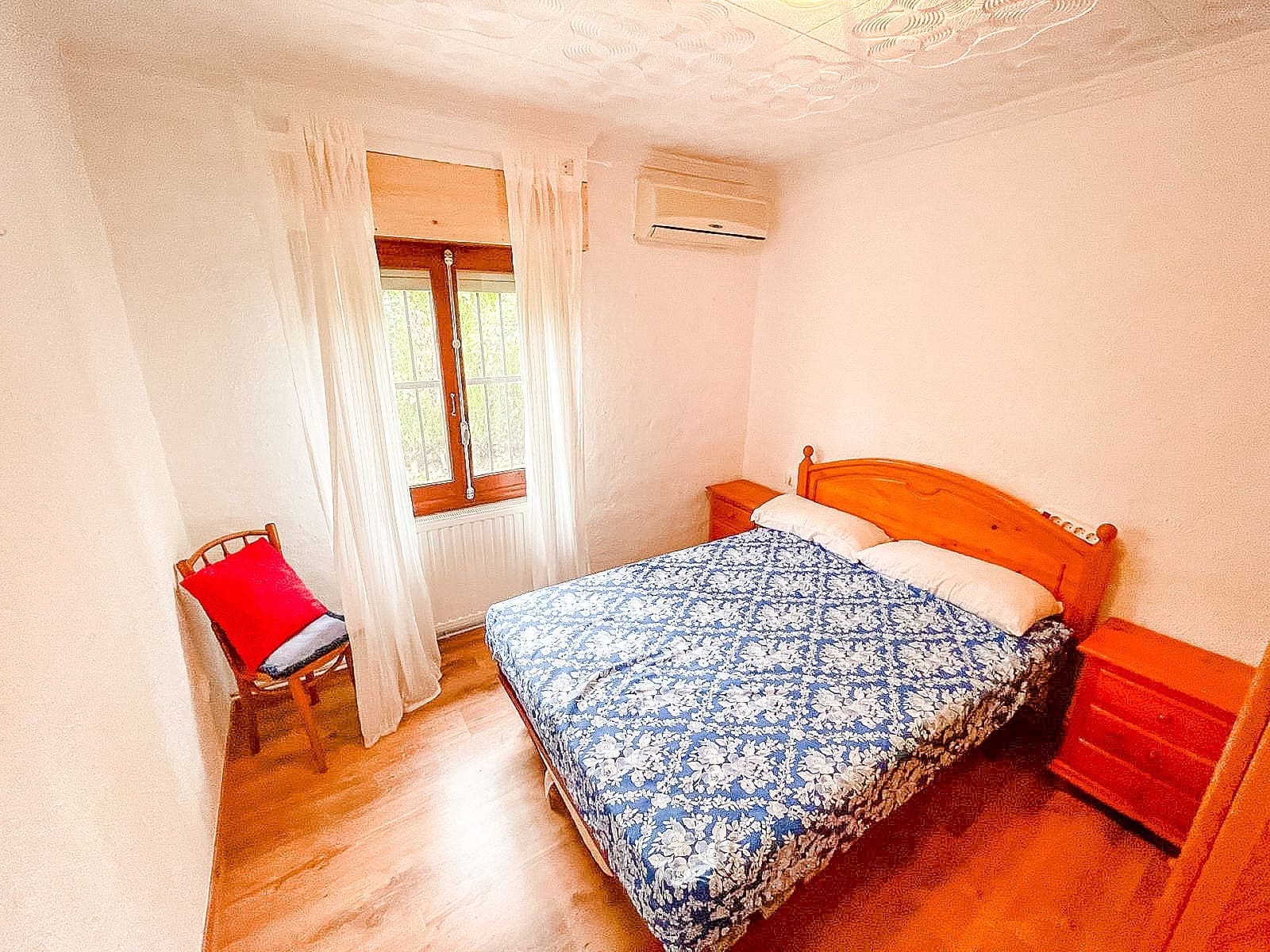 4 makuuhuone Huvila myytävänä paikassa Tibi mukana uima-altaan 
autotalli - 220 000 € (Ref: 9604590)