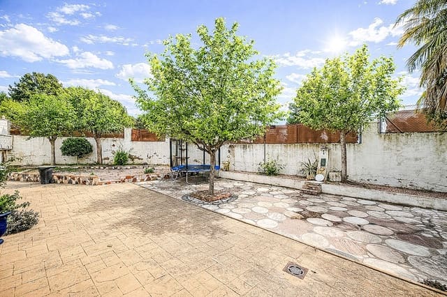 4 makuuhuone Huvila myytävänä paikassa Tibi mukana uima-altaan 
autotalli - 220 000 € (Ref: 9604590)