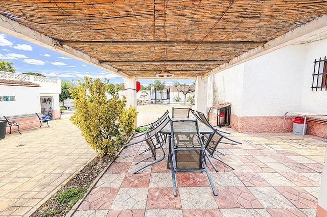 4 makuuhuone Huvila myytävänä paikassa Tibi mukana uima-altaan 
autotalli - 220 000 € (Ref: 9604590)