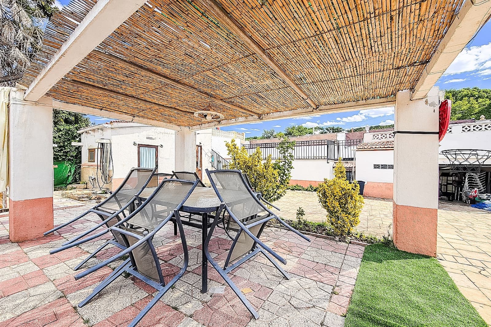 4 makuuhuone Huvila myytävänä paikassa Tibi mukana uima-altaan 
autotalli - 220 000 € (Ref: 9604590)