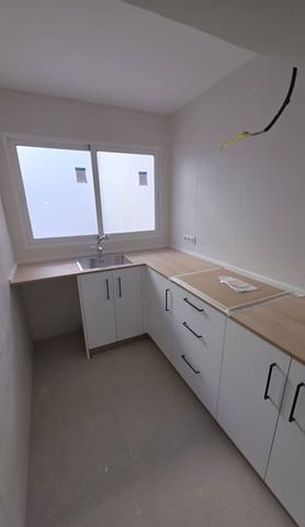 3 bedroom Townhouse for sale in Pinoso with pool - € 135,000 (Ref: 9617122)