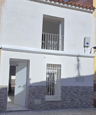 3 bedroom Townhouse for sale in Pinoso with pool - € 135,000 (Ref: 9617122)