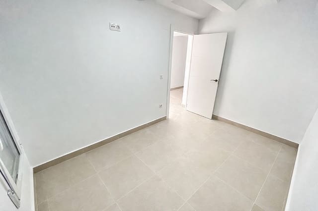 3 makuuhuone Omakotitalo myytävänä paikassa Pinoso mukana uima-altaan - 135 000 € (Ref: 9629646)