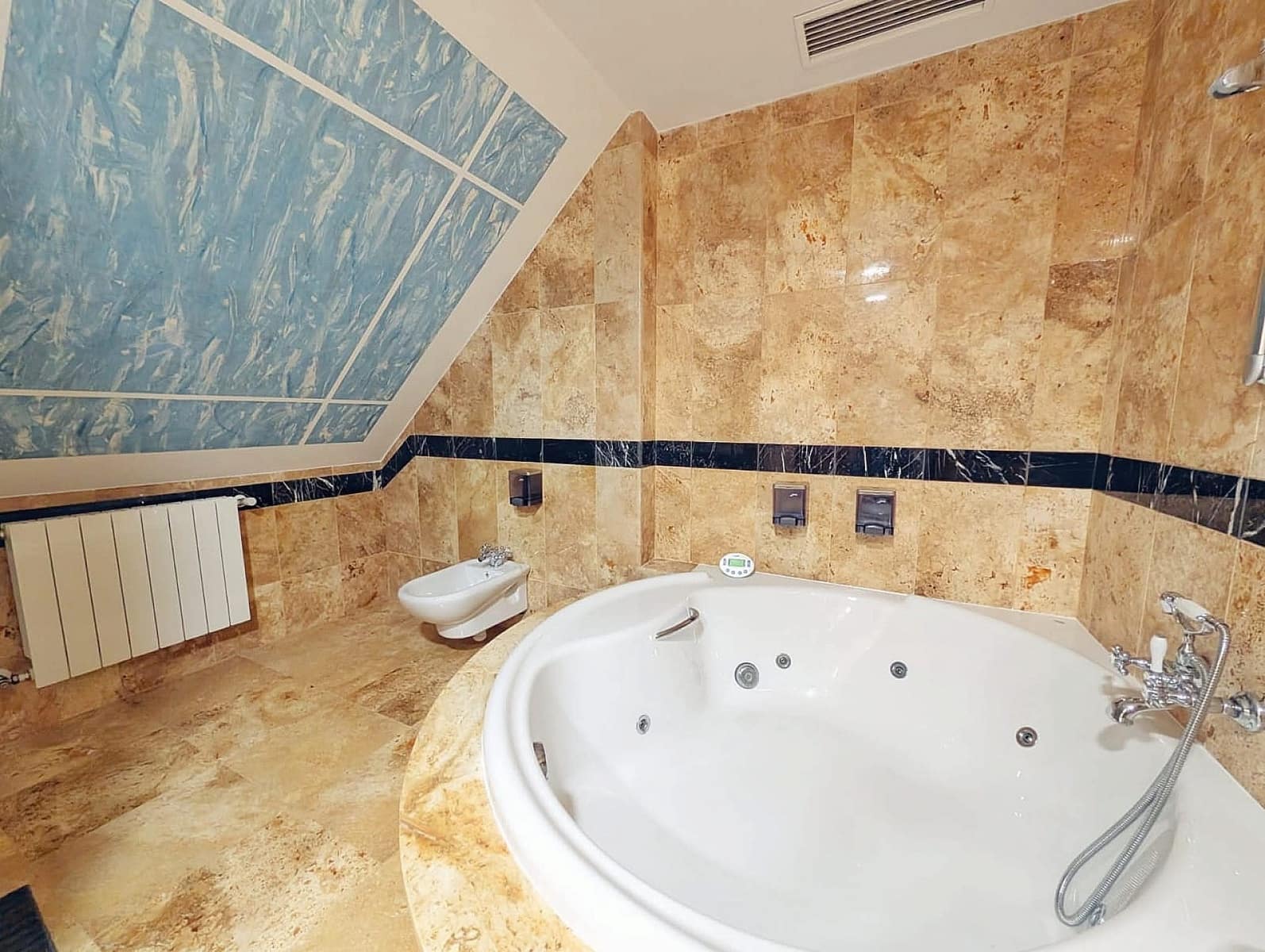 8 bedroom Finca/Country House for sale in Jumilla with pool - € 1,450,000 (Ref: 9639101)