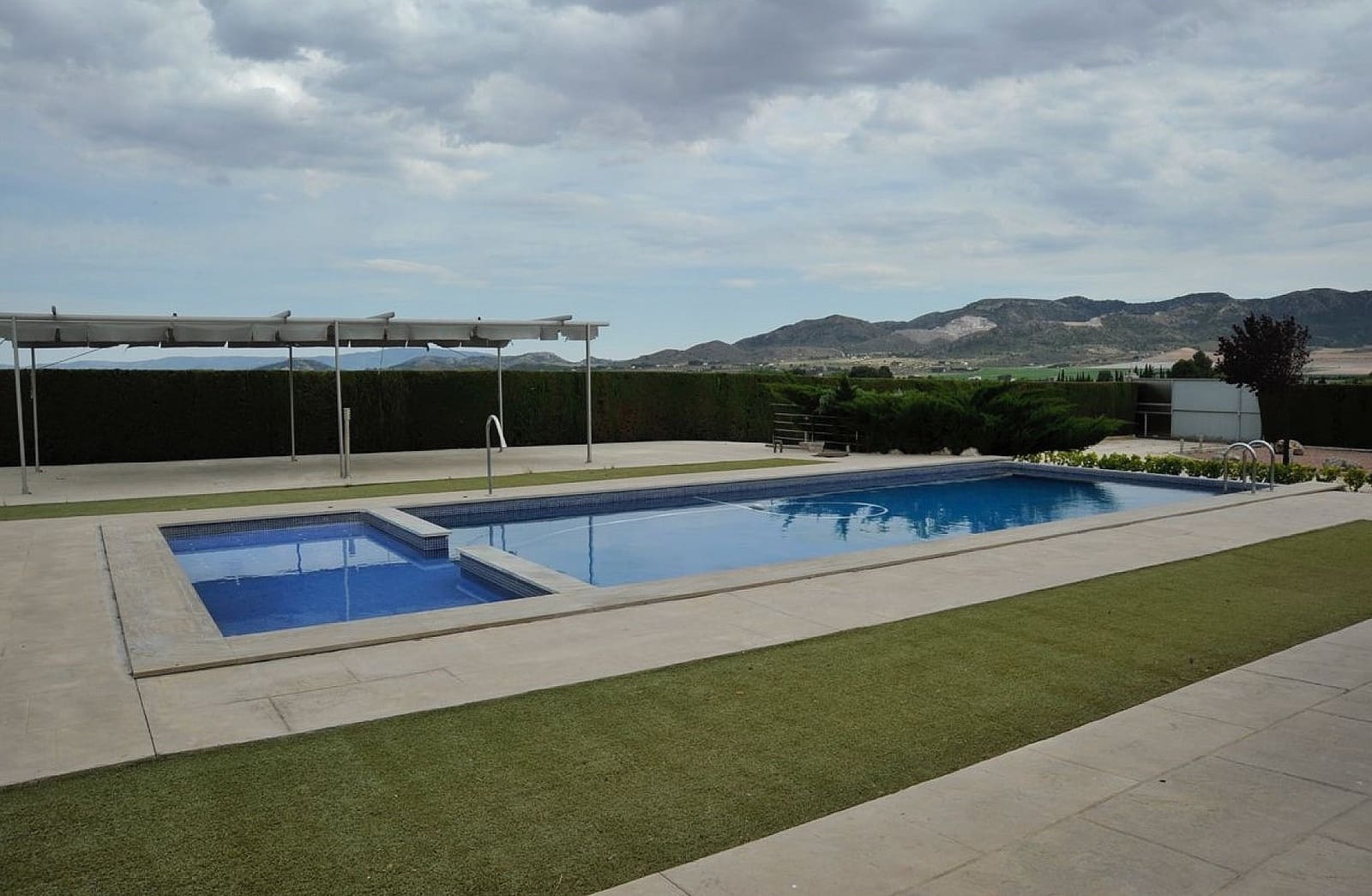 5 makuuhuone Huvila myytävänä paikassa Yecla mukana uima-altaan 
autotalli - 499 000 € (Ref: 9650696)