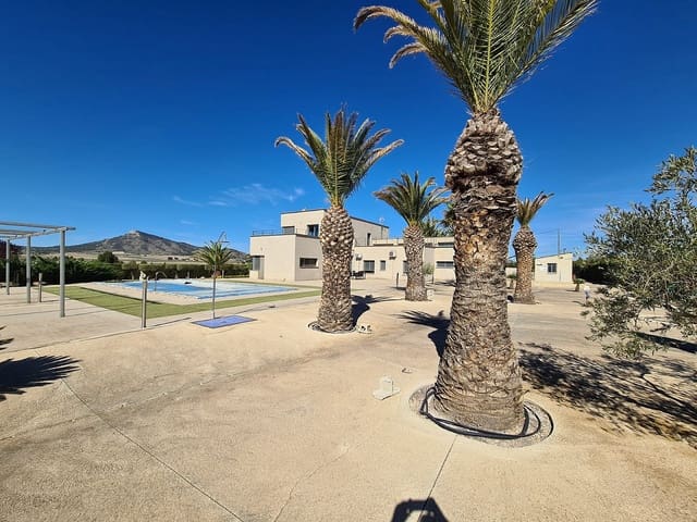 5 makuuhuone Huvila myytävänä paikassa Yecla mukana uima-altaan 
autotalli - 499 000 € (Ref: 9650696)