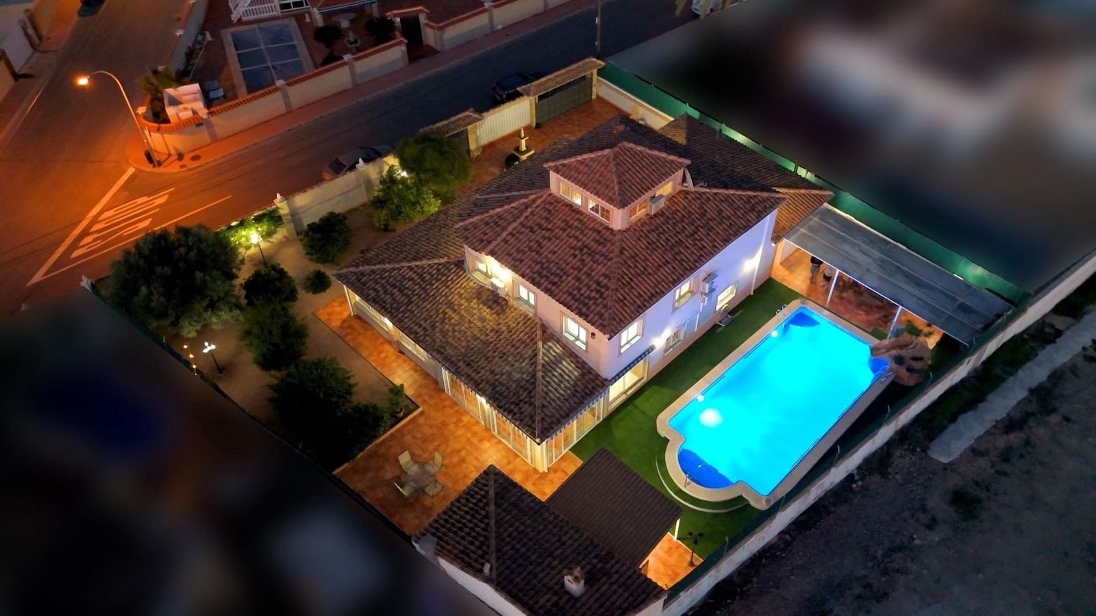 Chalet de 6 habitaciones en Torrevieja en venta con piscina garaje - 645.000 € (Ref: 9650697)