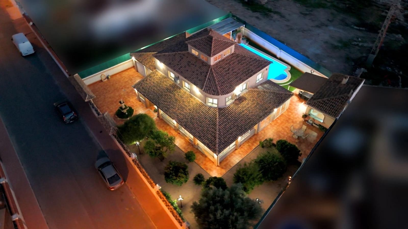 Chalet de 6 habitaciones en Torrevieja en venta con piscina garaje - 645.000 € (Ref: 9650697)