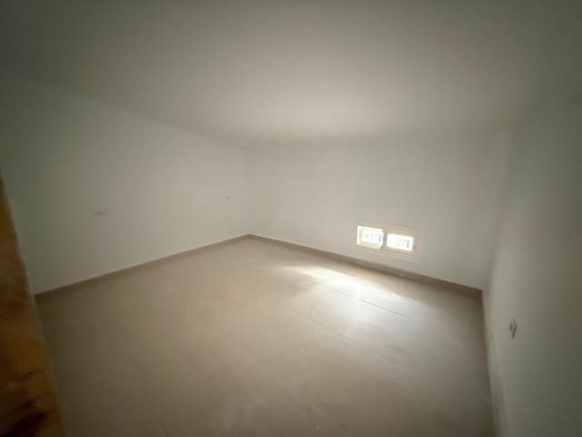 Casa de 3 habitaciones en Pinoso en venta - 135.000 € (Ref: 9650698)