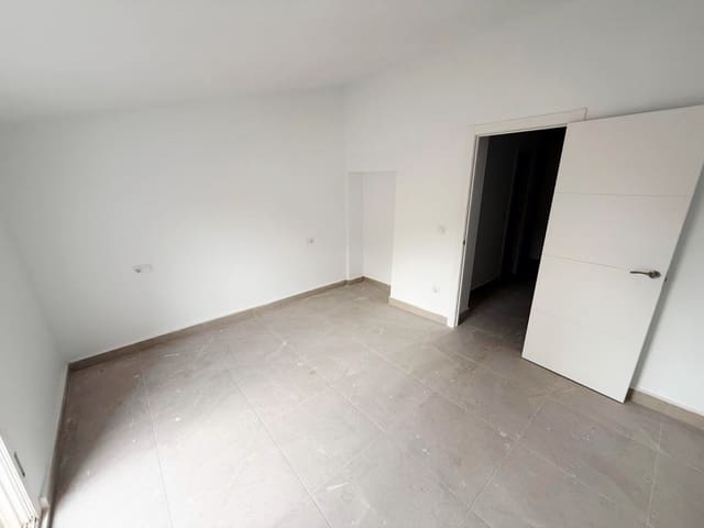 Casa de 3 habitaciones en Pinoso en venta - 135.000 € (Ref: 9650698)