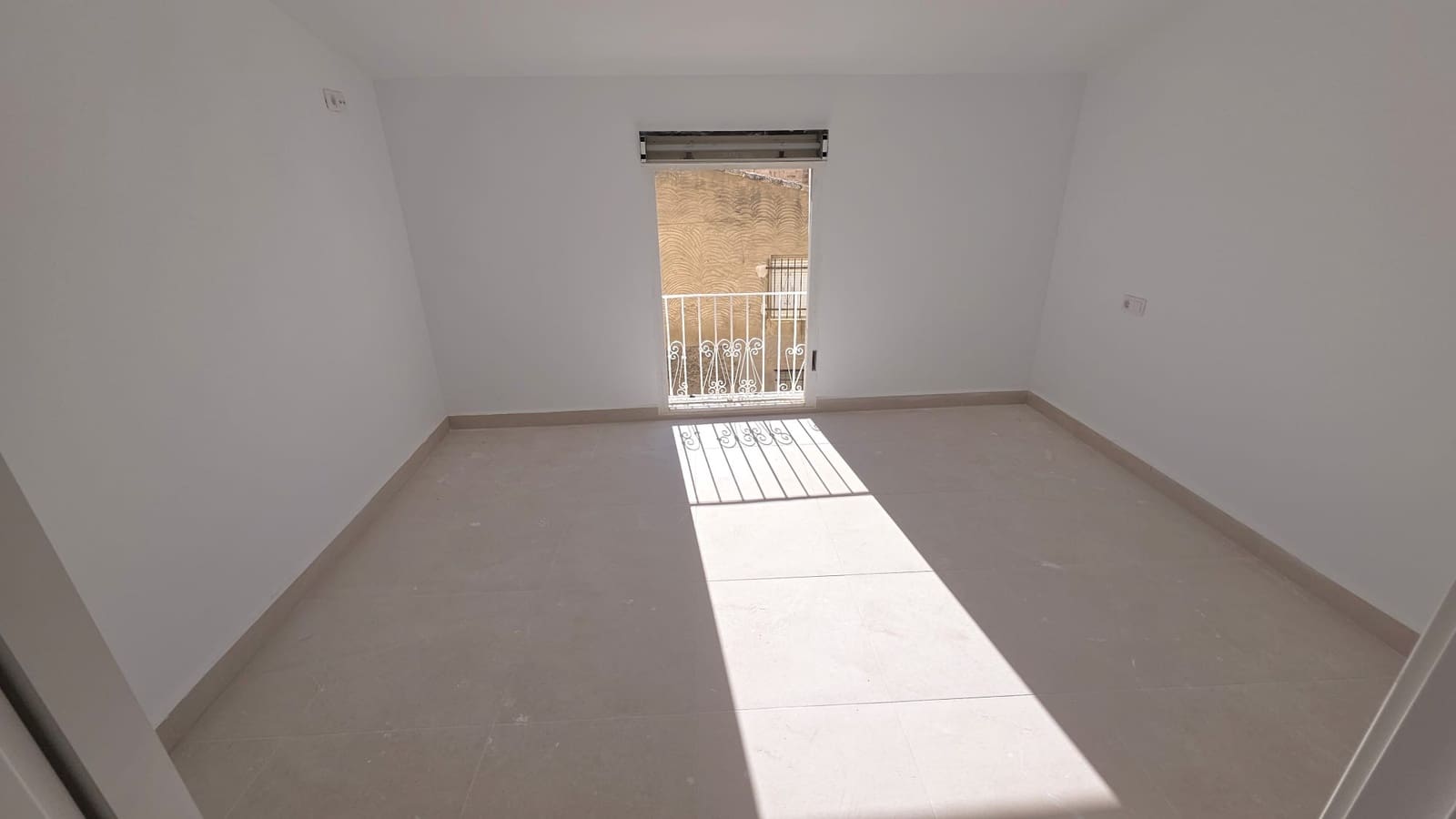 Casa de 3 habitaciones en Pinoso en venta - 135.000 € (Ref: 9650698)