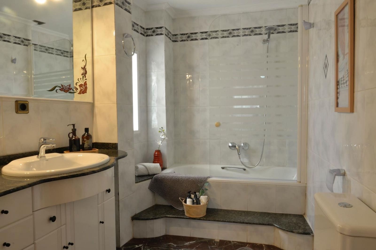 4 bedroom Townhouse for sale in Sax with garage - € 249,000 (Ref: 9650701)