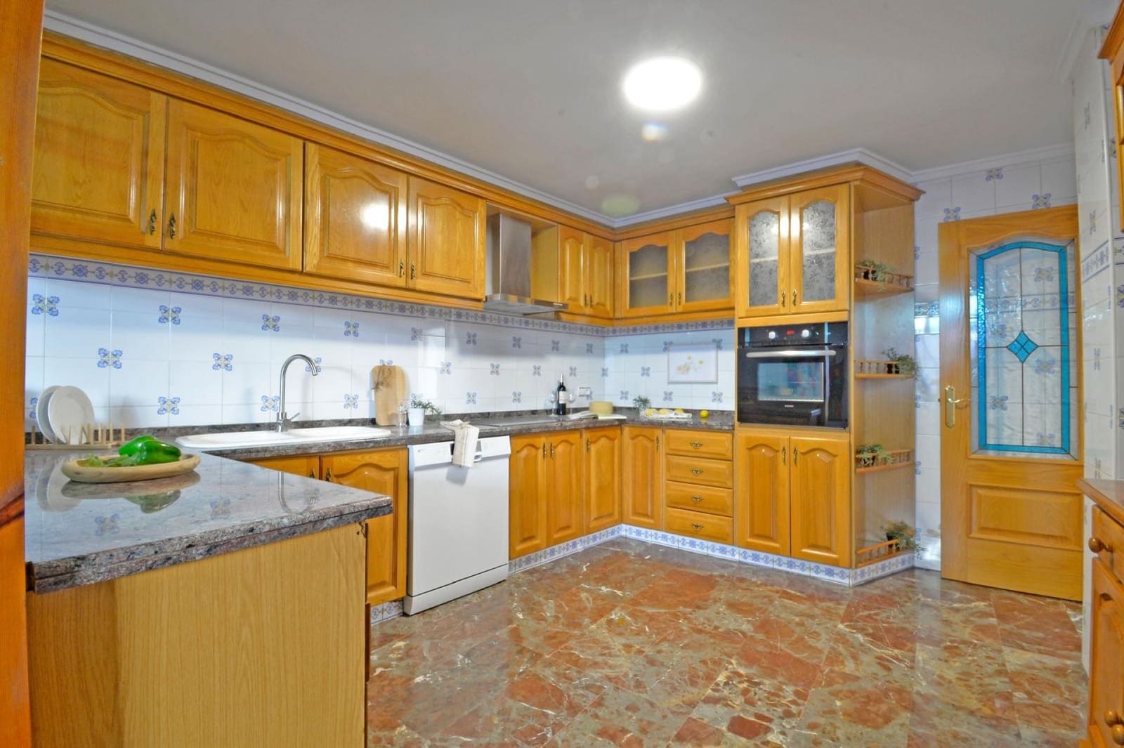 4 bedroom Townhouse for sale in Sax with garage - € 249,000 (Ref: 9650701)