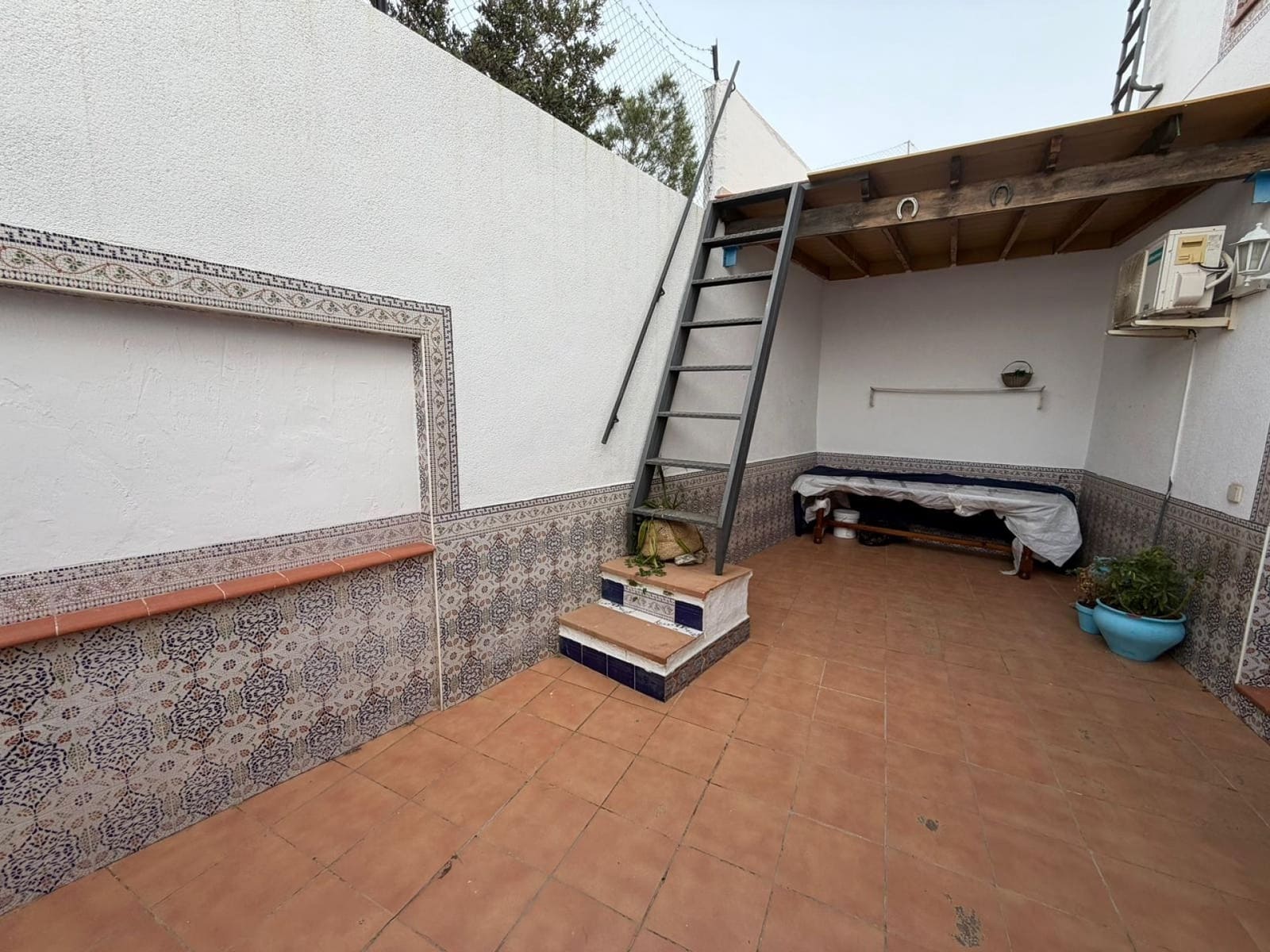 4 bedroom Townhouse for sale in Sax with garage - € 249,000 (Ref: 9650701)