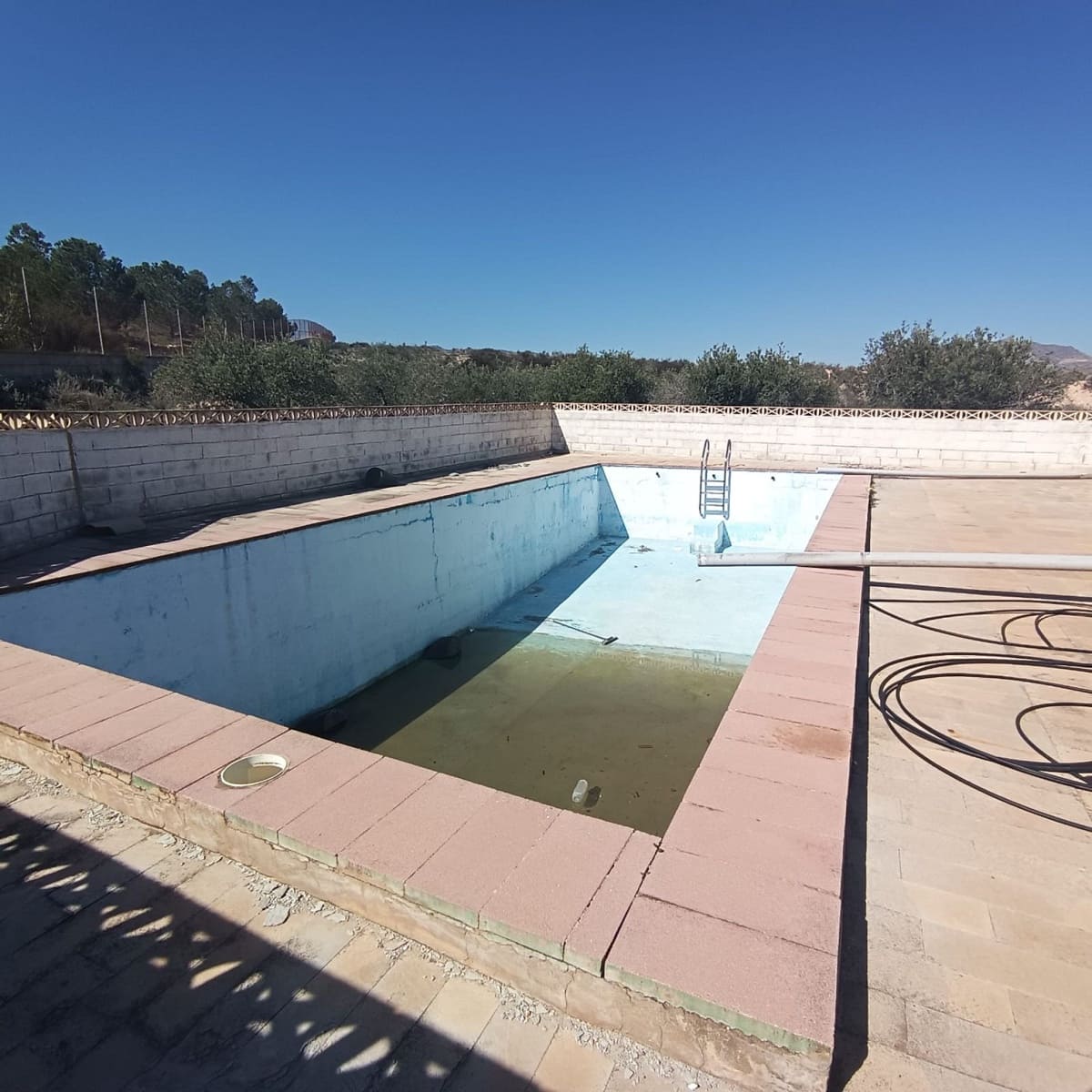 6 bedroom Villa for sale in Elda with pool garage - € 190,000 (Ref: 9669992)