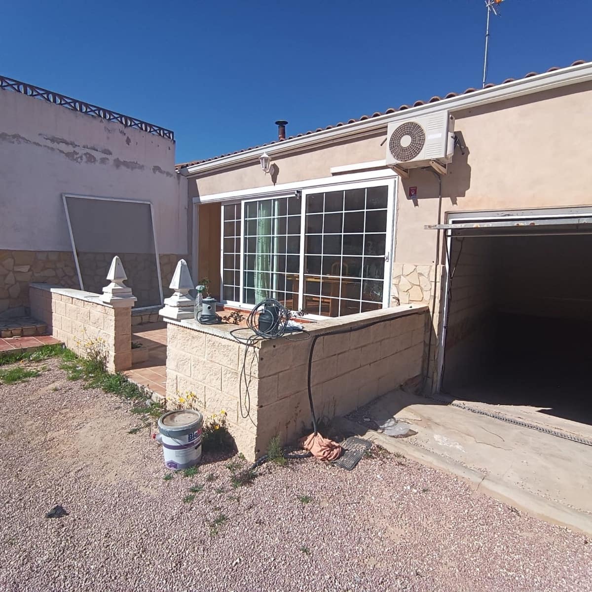 6 bedroom Villa for sale in Elda with pool garage - € 190,000 (Ref: 9669992)