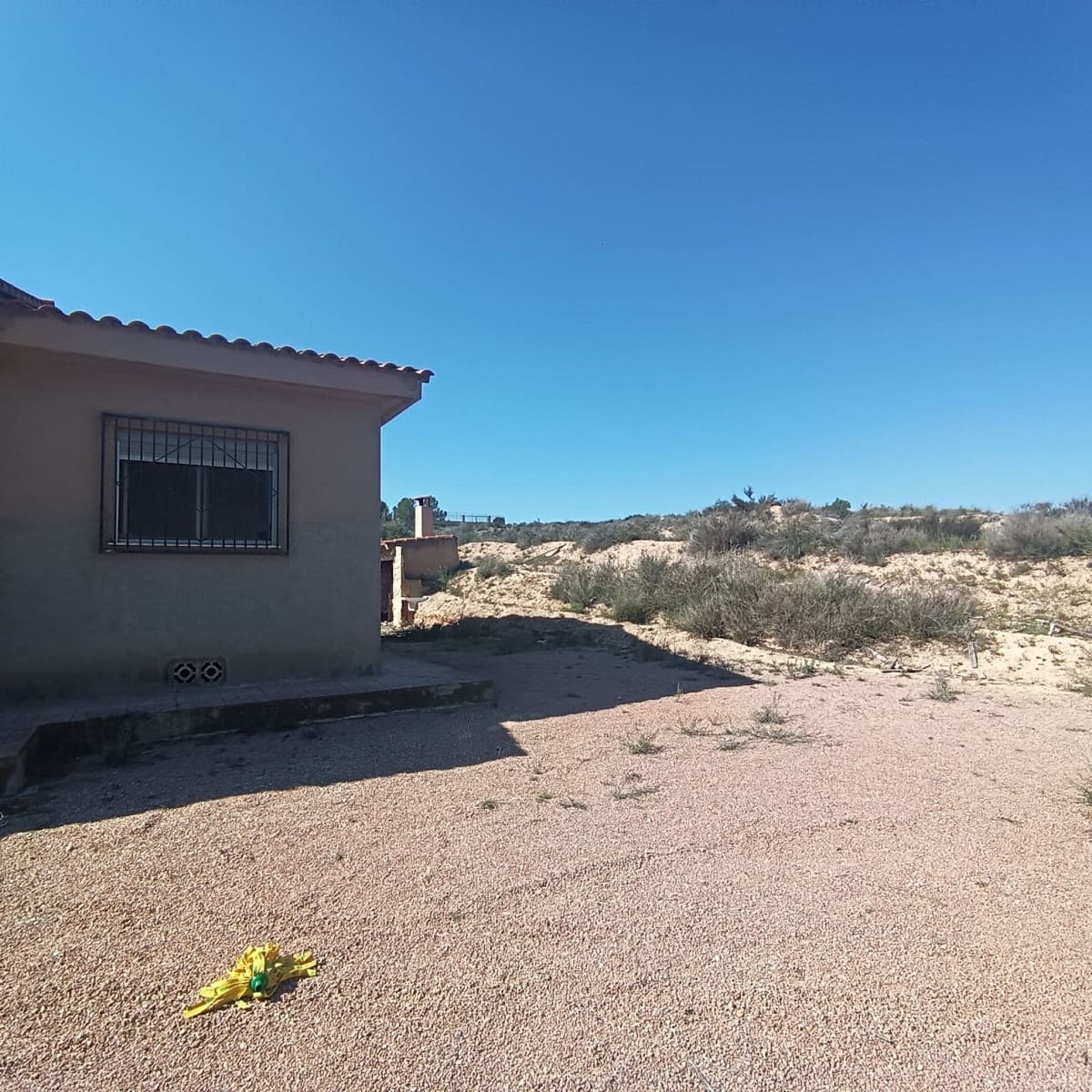 6 bedroom Villa for sale in Elda with pool garage - € 190,000 (Ref: 9669992)