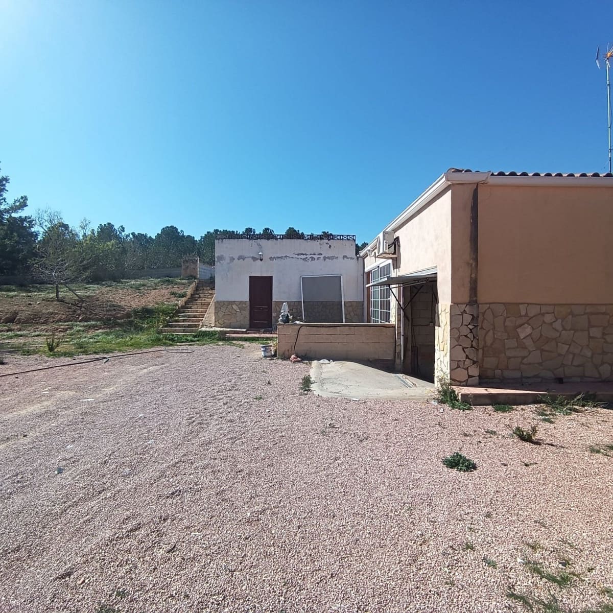 6 bedroom Villa for sale in Elda with pool garage - € 190,000 (Ref: 9669992)