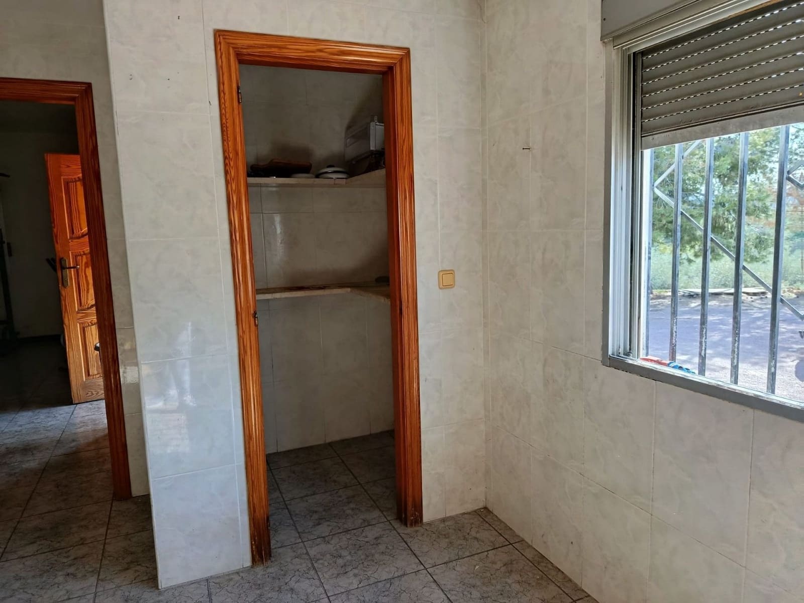 6 bedroom Villa for sale in Elda with pool garage - € 190,000 (Ref: 9669992)