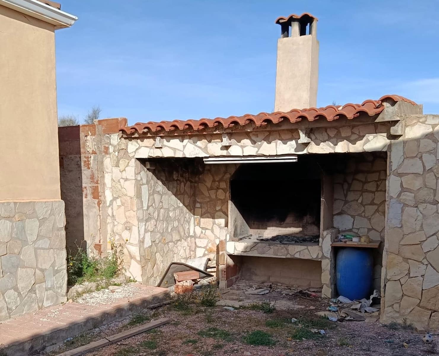 6 bedroom Villa for sale in Elda with pool garage - € 190,000 (Ref: 9669992)