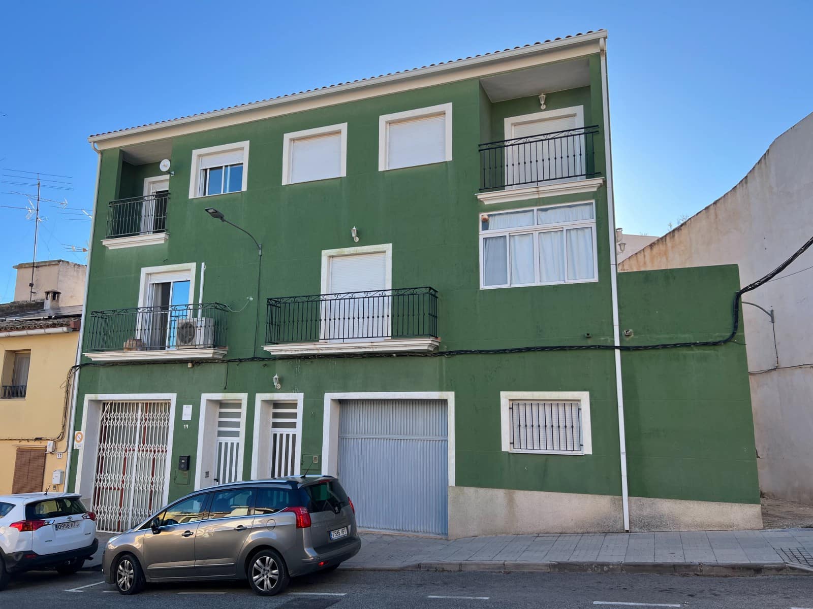 3 bedroom Townhouse for sale in Hondon de las Nieves with garage - € 171,000 (Ref: 9694723)