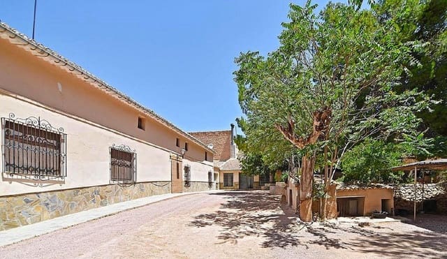 12 quarto Quinta/Casa Rural para venda em Encebras, Pinoso com piscina garagem - 599 000 € (Ref: 9694727)