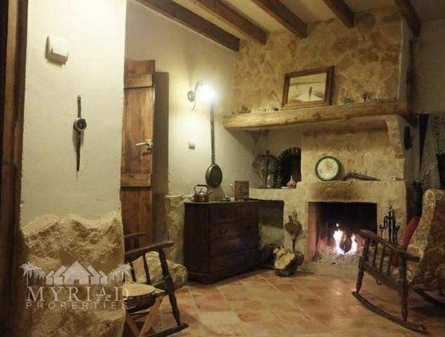 5 bedroom Finca/Country House for sale in Yecla with pool - € 340,000 (Ref: 9707988)