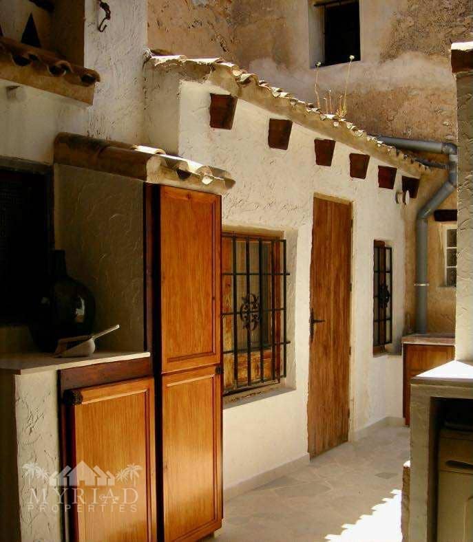 5 bedroom Finca/Country House for sale in Yecla with pool - € 340,000 (Ref: 9707988)