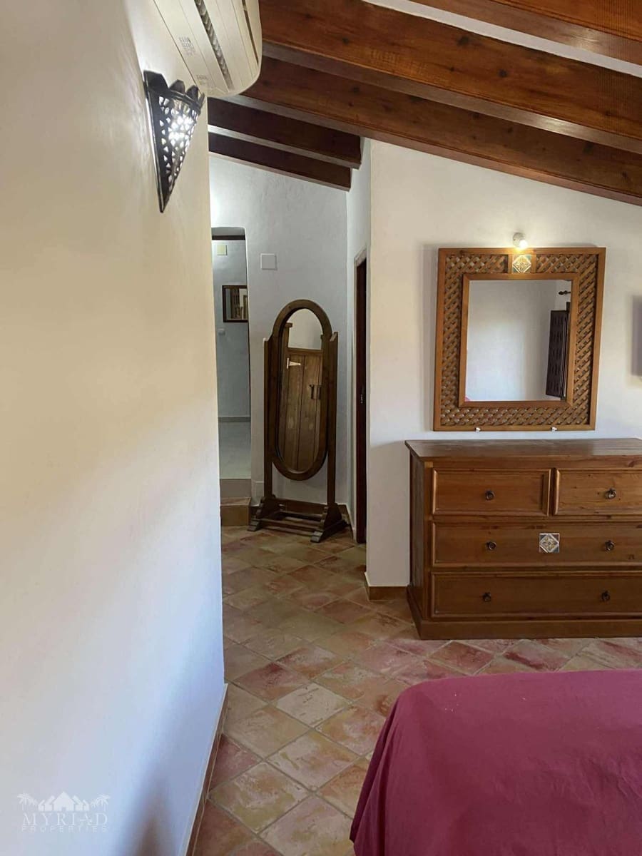 5 bedroom Finca/Country House for sale in Yecla with pool - € 340,000 (Ref: 9707988)