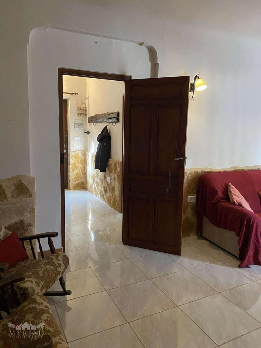 5 bedroom Finca/Country House for sale in Yecla with pool - € 340,000 (Ref: 9707988)