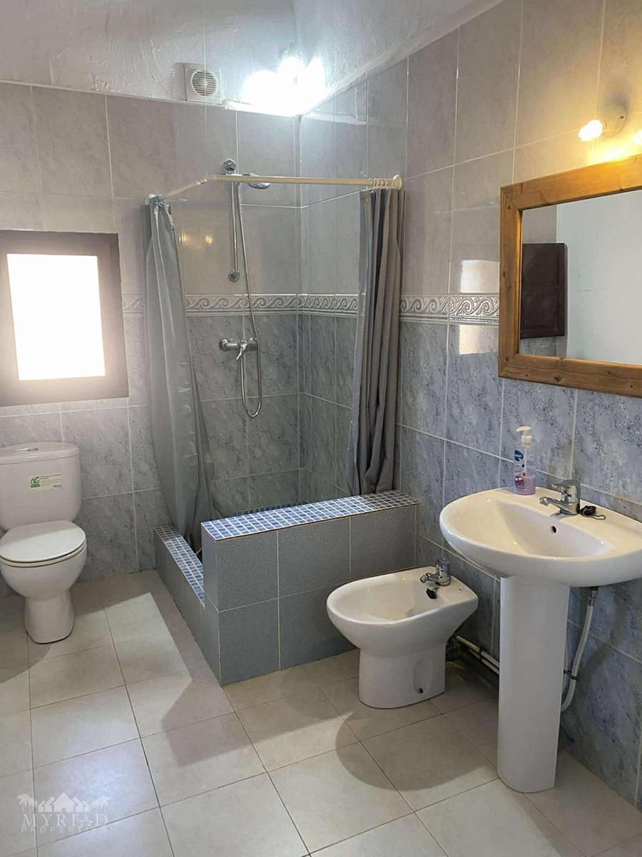 5 bedroom Finca/Country House for sale in Yecla with pool - € 340,000 (Ref: 9707988)