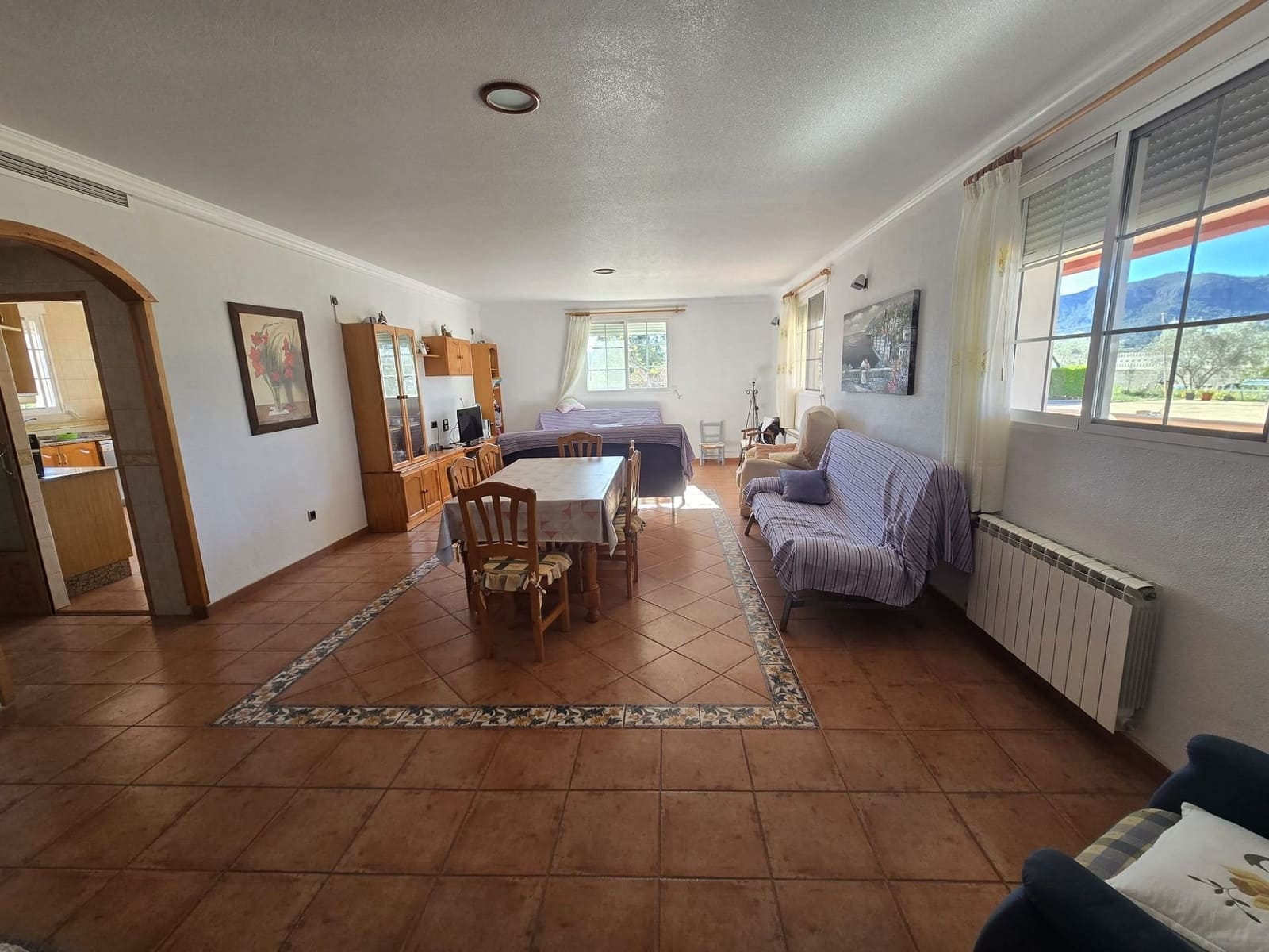 8 bedroom Villa for sale in Sax with pool garage - € 599,950 (Ref: 9713535)