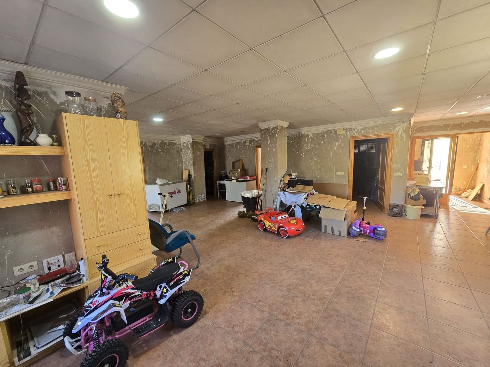 8 bedroom Villa for sale in Sax with pool garage - € 599,950 (Ref: 9713535)