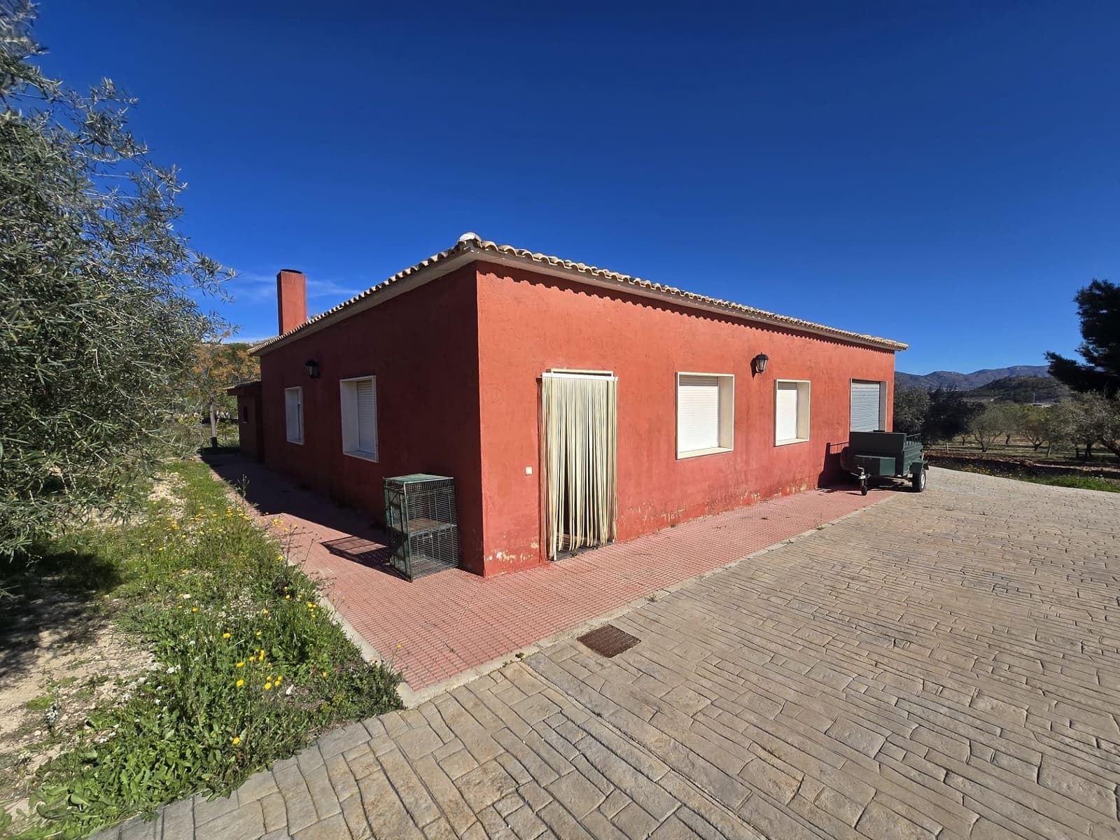 8 bedroom Villa for sale in Sax with pool garage - € 599,950 (Ref: 9713535)