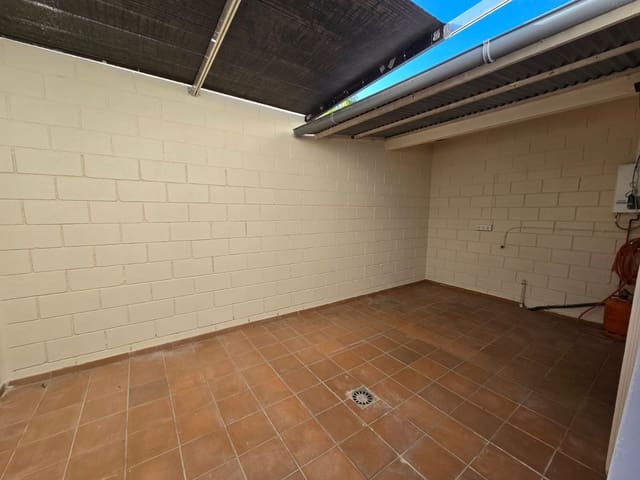 4 bedroom Townhouse for sale in Salinas with garage - € 119,000 (Ref: 9739274)