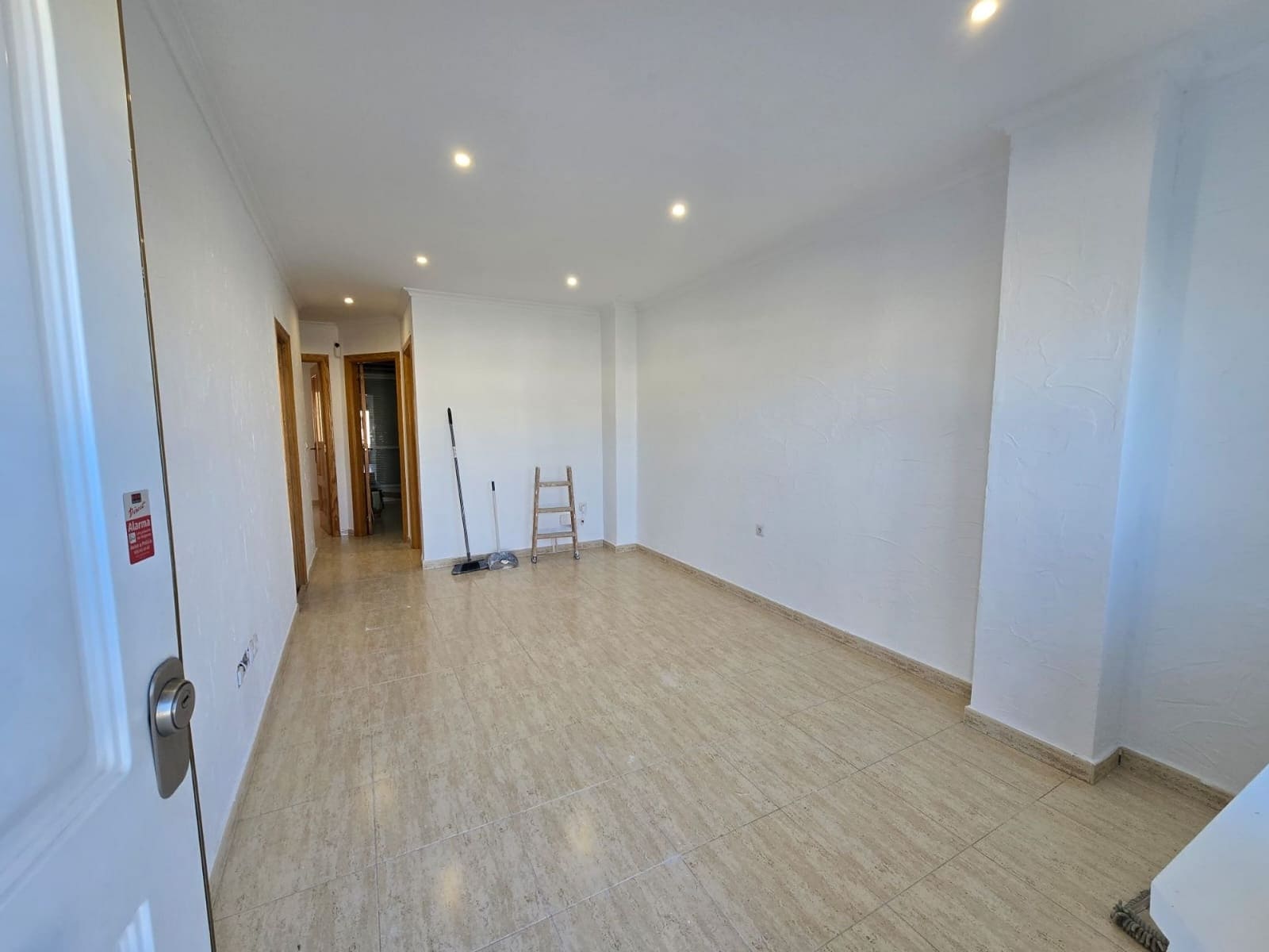 4 bedroom Townhouse for sale in Salinas with garage - € 119,000 (Ref: 9739274)