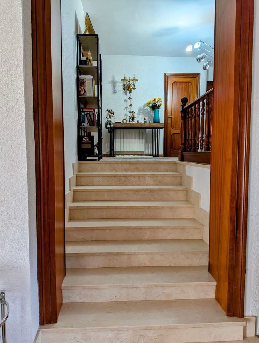 6 bedroom Villa for sale in Petrel / Petrer with pool garage - € 495,000 (Ref: 9741498)