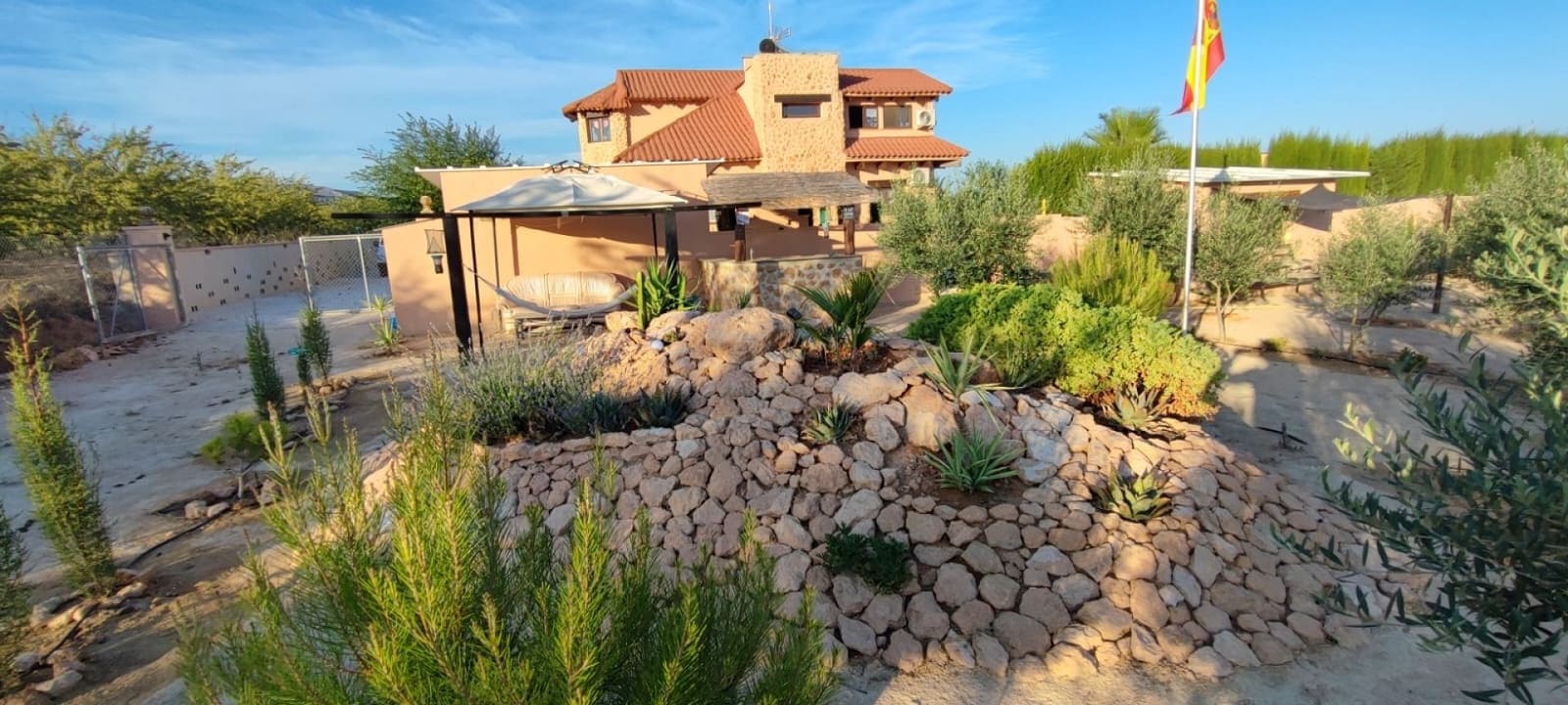 5 soveværelse Villa til salg i Pinoso med swimmingpool - € 499.995 (Ref: 9753632)