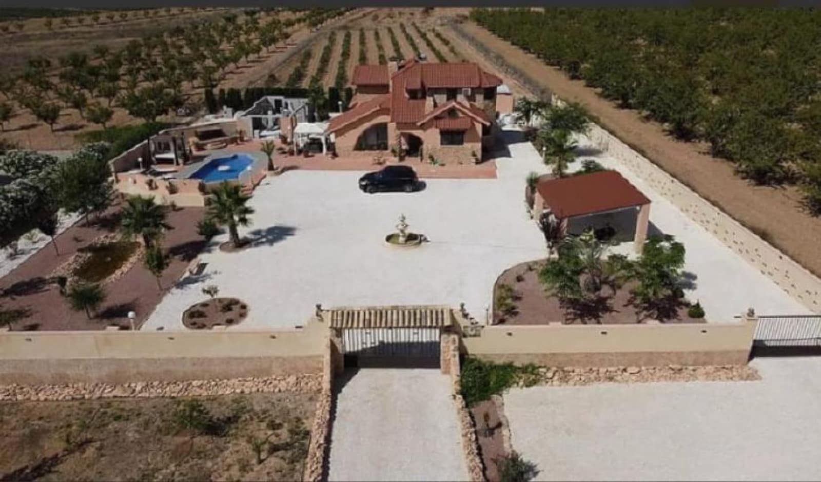 5 soveværelse Villa til salg i Pinoso med swimmingpool - € 499.995 (Ref: 9753632)