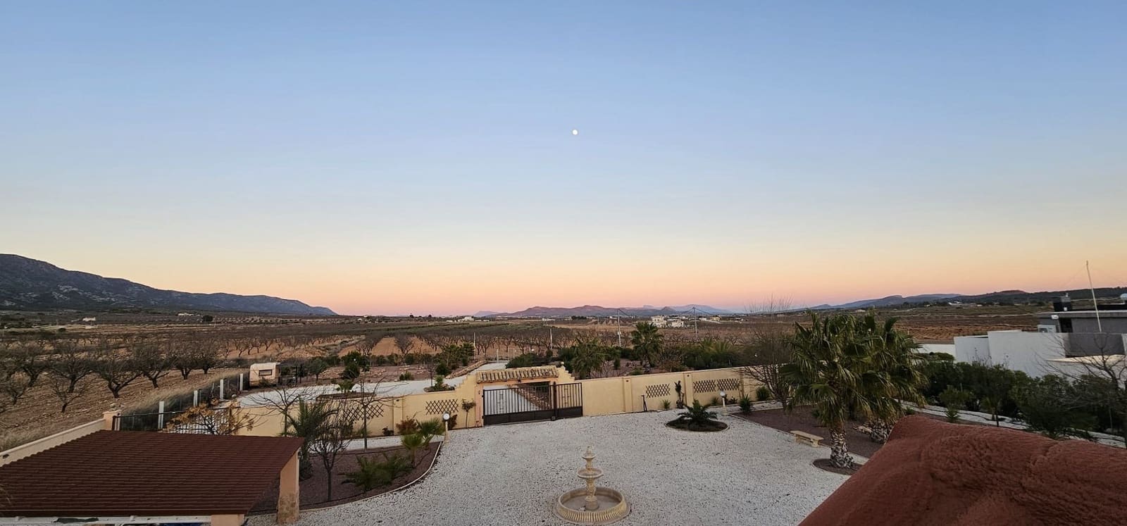 5 soveværelse Villa til salg i Pinoso med swimmingpool - € 499.995 (Ref: 9753632)