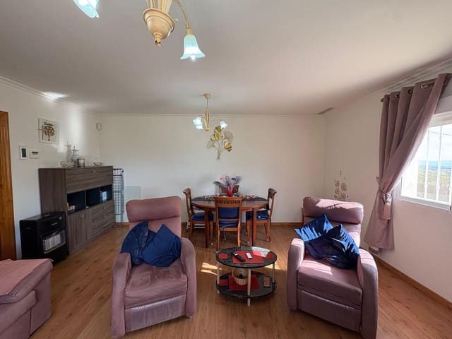 Chalet de 3 habitaciones en Pinoso en venta con piscina garaje - 299.995 € (Ref: 9761684)