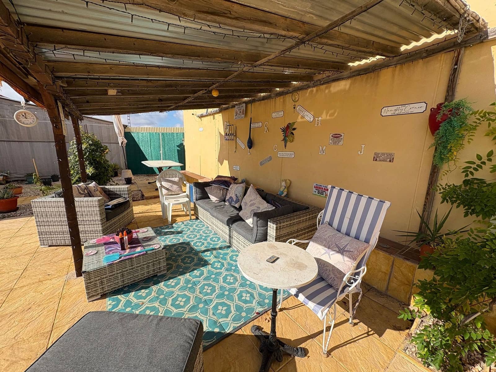 Chalet de 3 habitaciones en Pinoso en venta con piscina garaje - 299.995 € (Ref: 9761684)