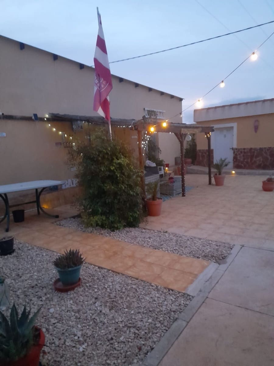 3 bedroom Villa for sale in Pinoso with pool garage - € 299,995 (Ref: 9761684)