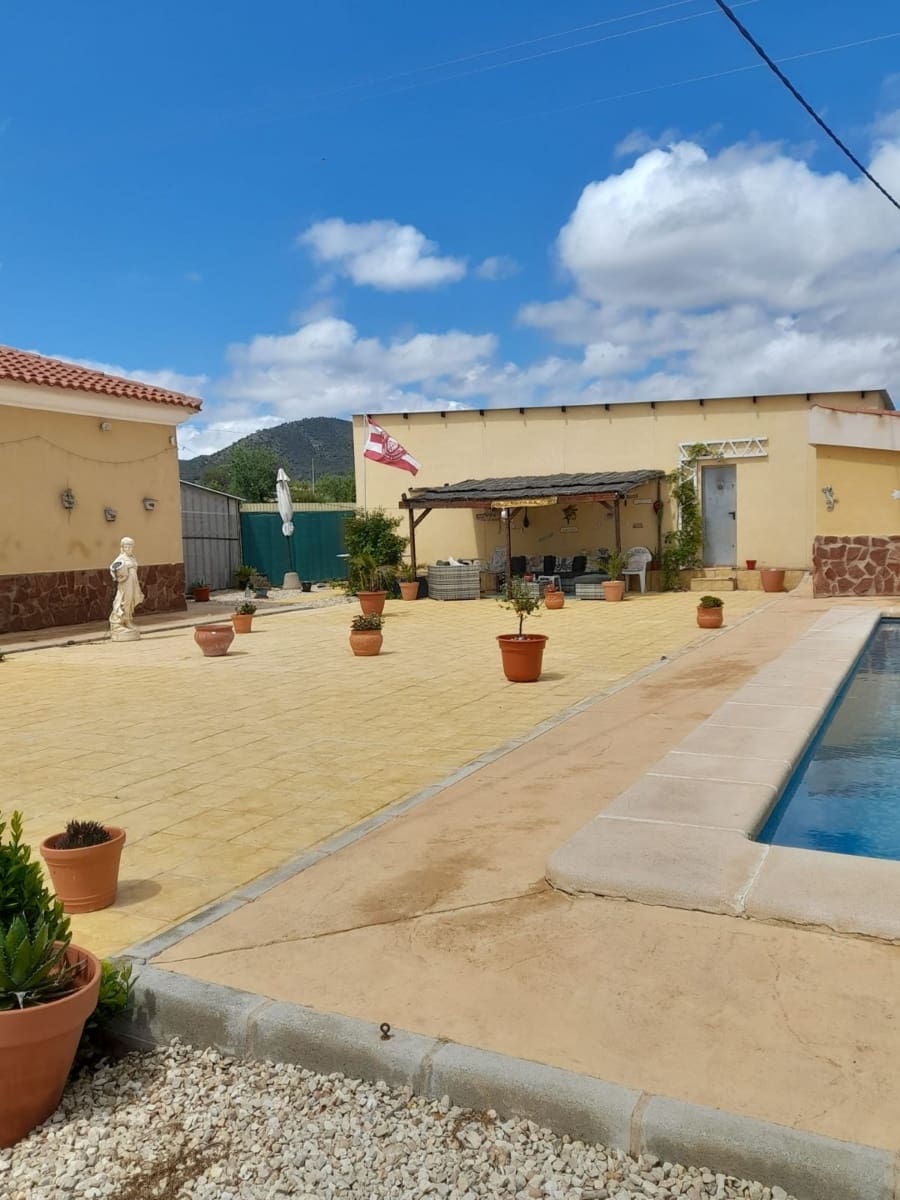 3 bedroom Villa for sale in Pinoso with pool garage - € 299,995 (Ref: 9761684)