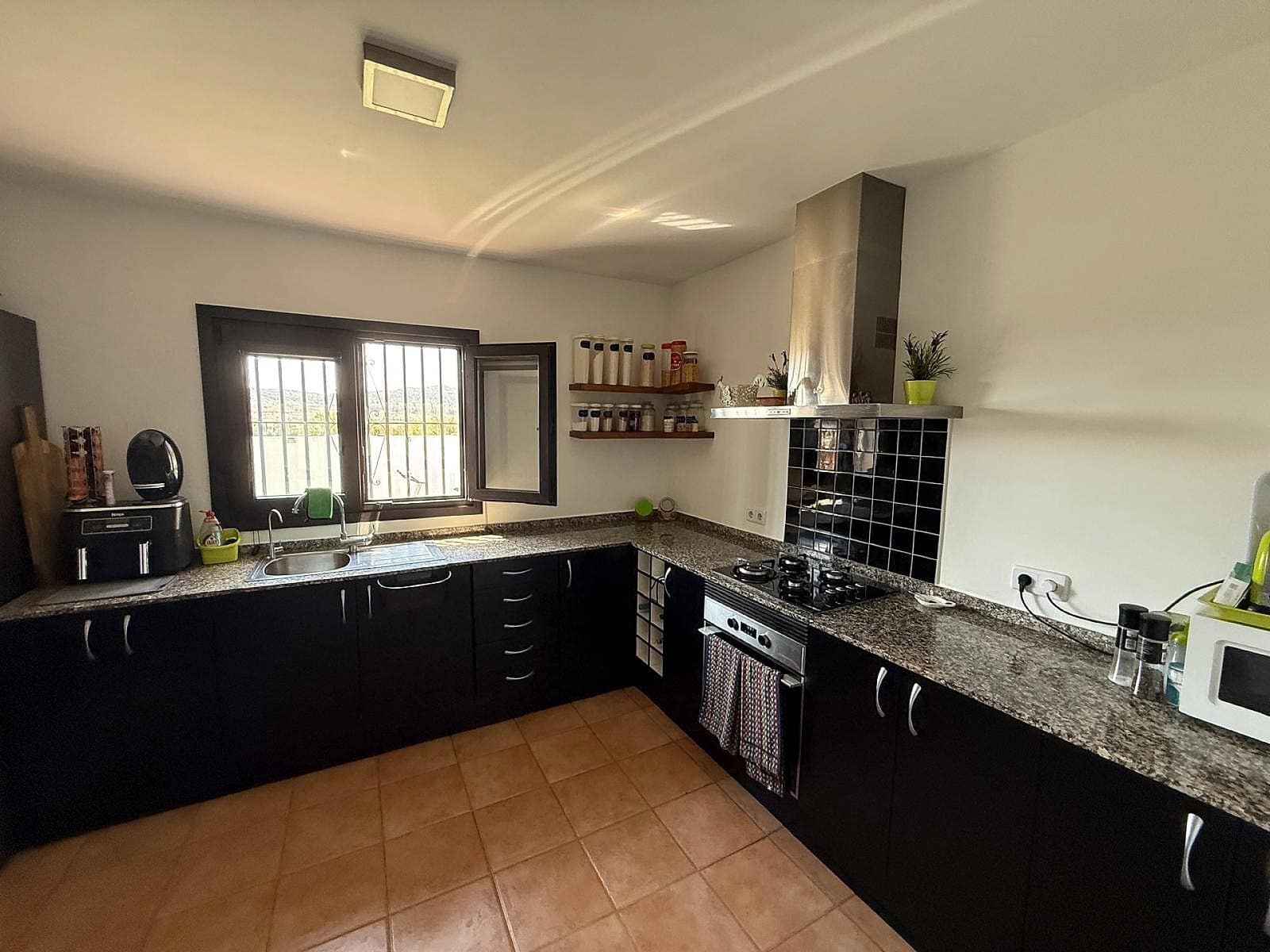 Chalet de 3 habitaciones en Caudete en venta con piscina - 229.995 € (Ref: 9777658)