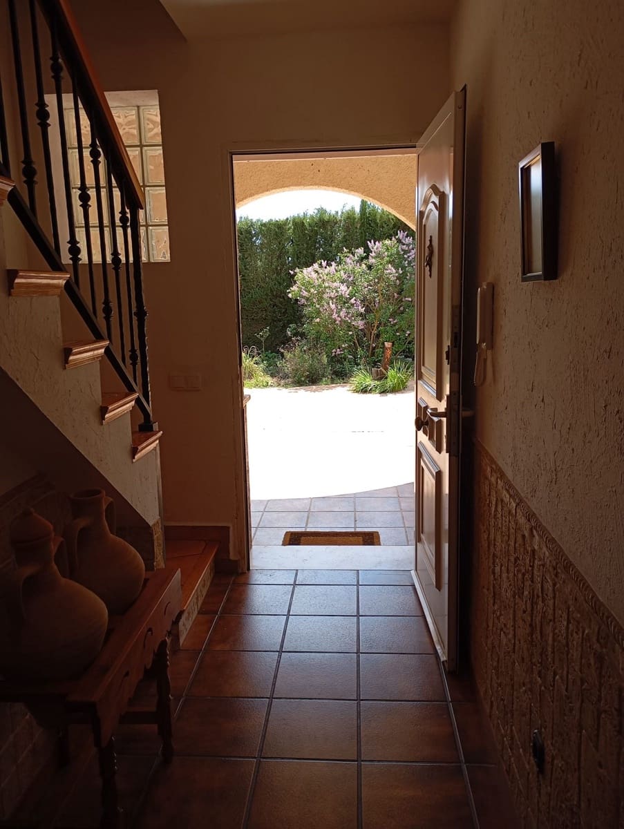 3 bedroom Villa for sale in Yecla with pool garage - € 299,995 (Ref: 9780125)