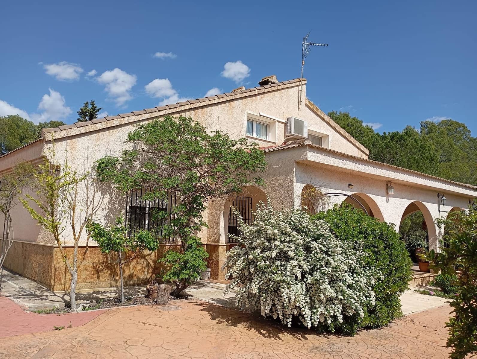 3 bedroom Villa for sale in Yecla with pool garage - € 299,995 (Ref: 9780125)