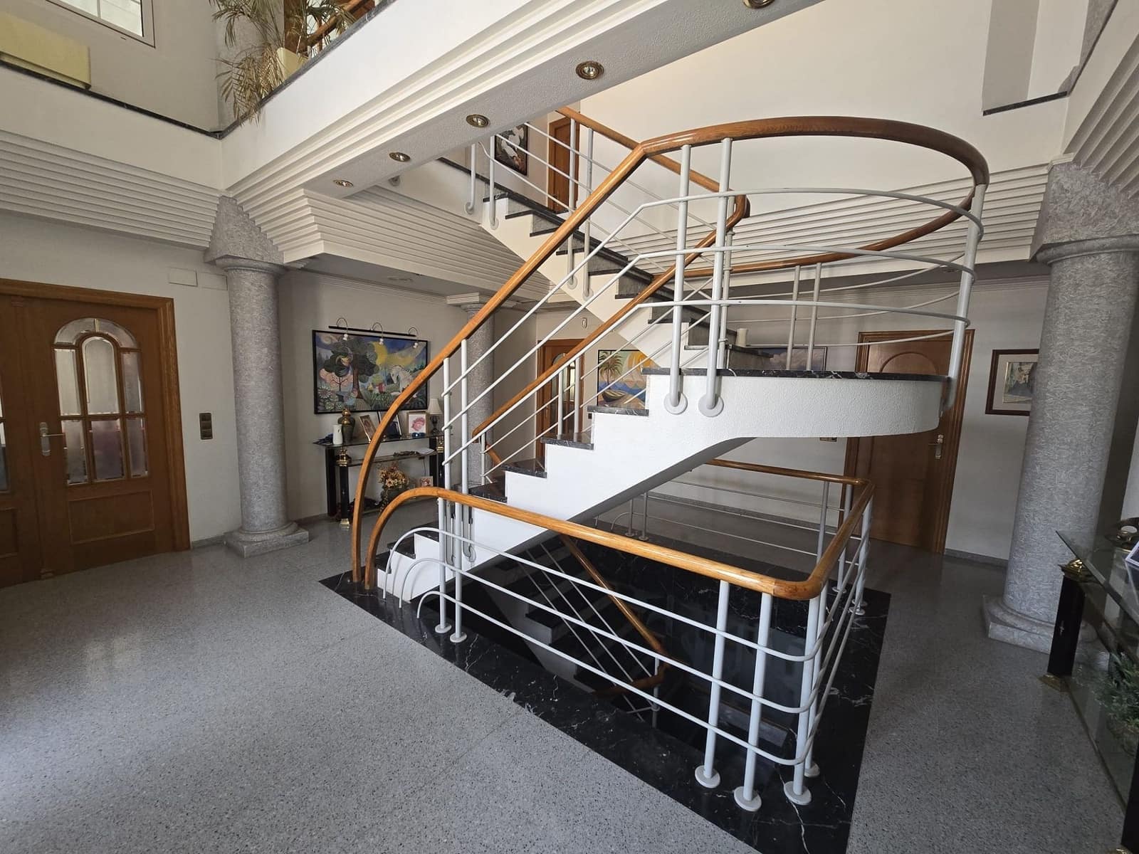 6 makuuhuone Huvila myytävänä paikassa Sax mukana uima-altaan 
autotalli - 599 995 € (Ref: 9795337)