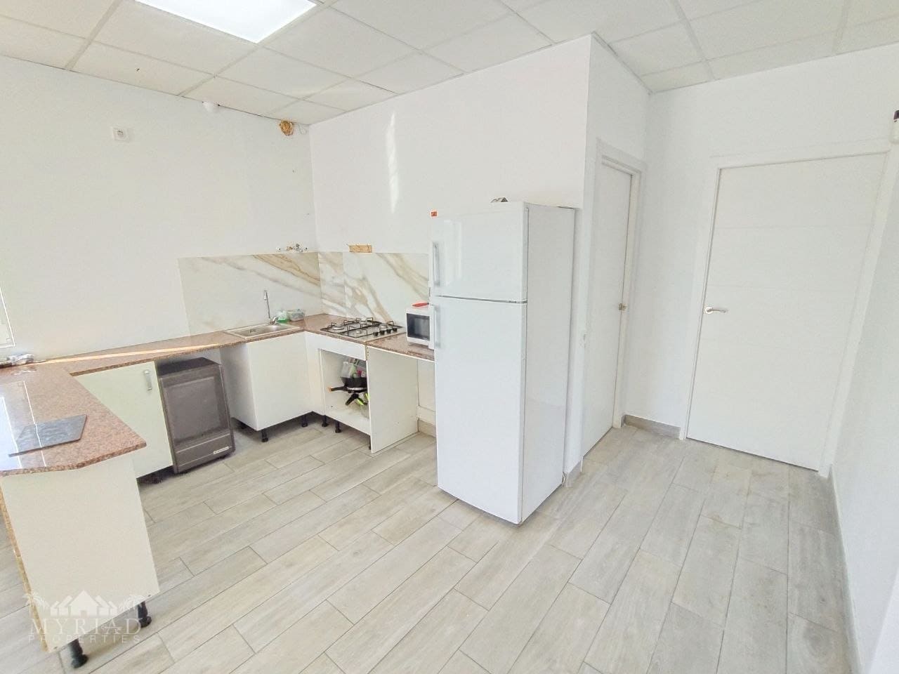 4 bedroom Villa for sale in Pinoso with pool - € 210,000 (Ref: 9796277)